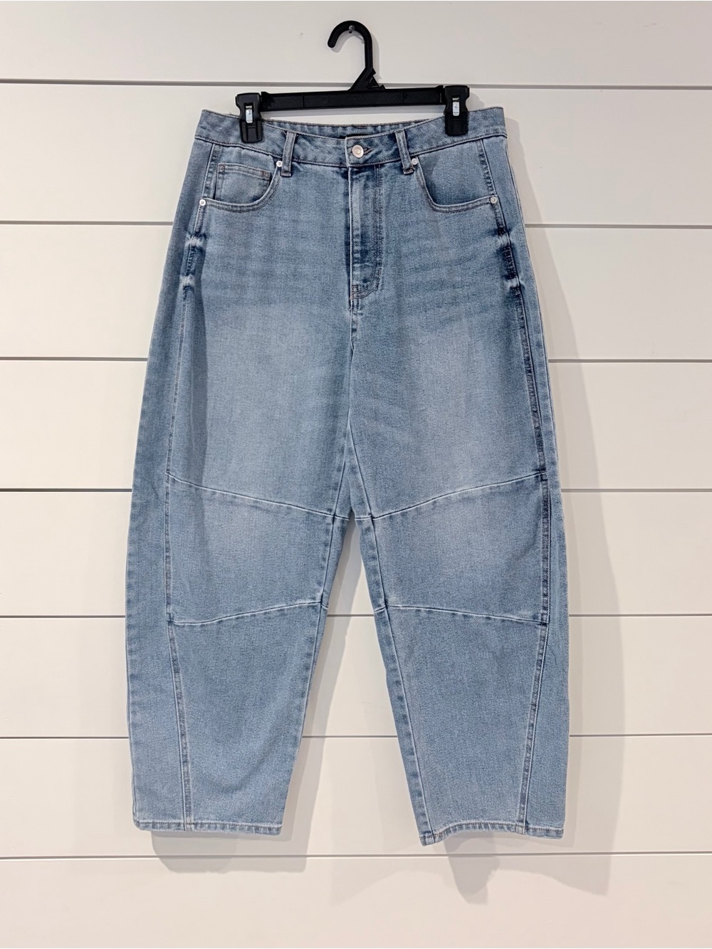 BCBGeneration Barrel Leg Jeans 28 Light Wash Y2K Coastal Cowgirl Core